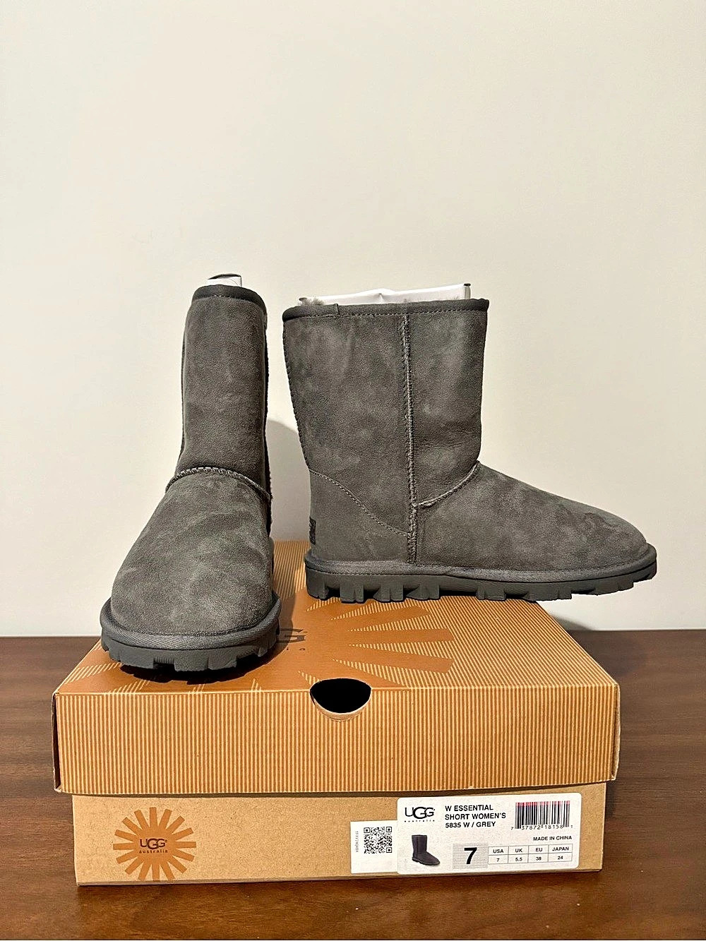 UGG Grey W Essential Short Women’s - Size US7